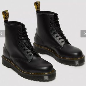 1460 Smooth Leather Lace Up Dr. Martens
